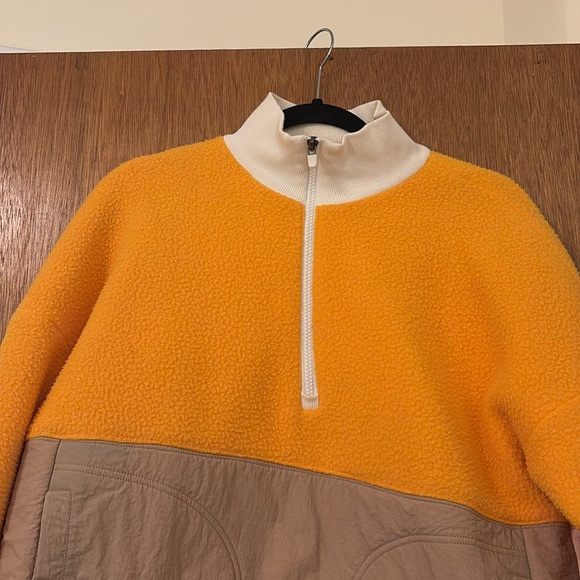 Fabletics Pull Over - Picture 4 of 5